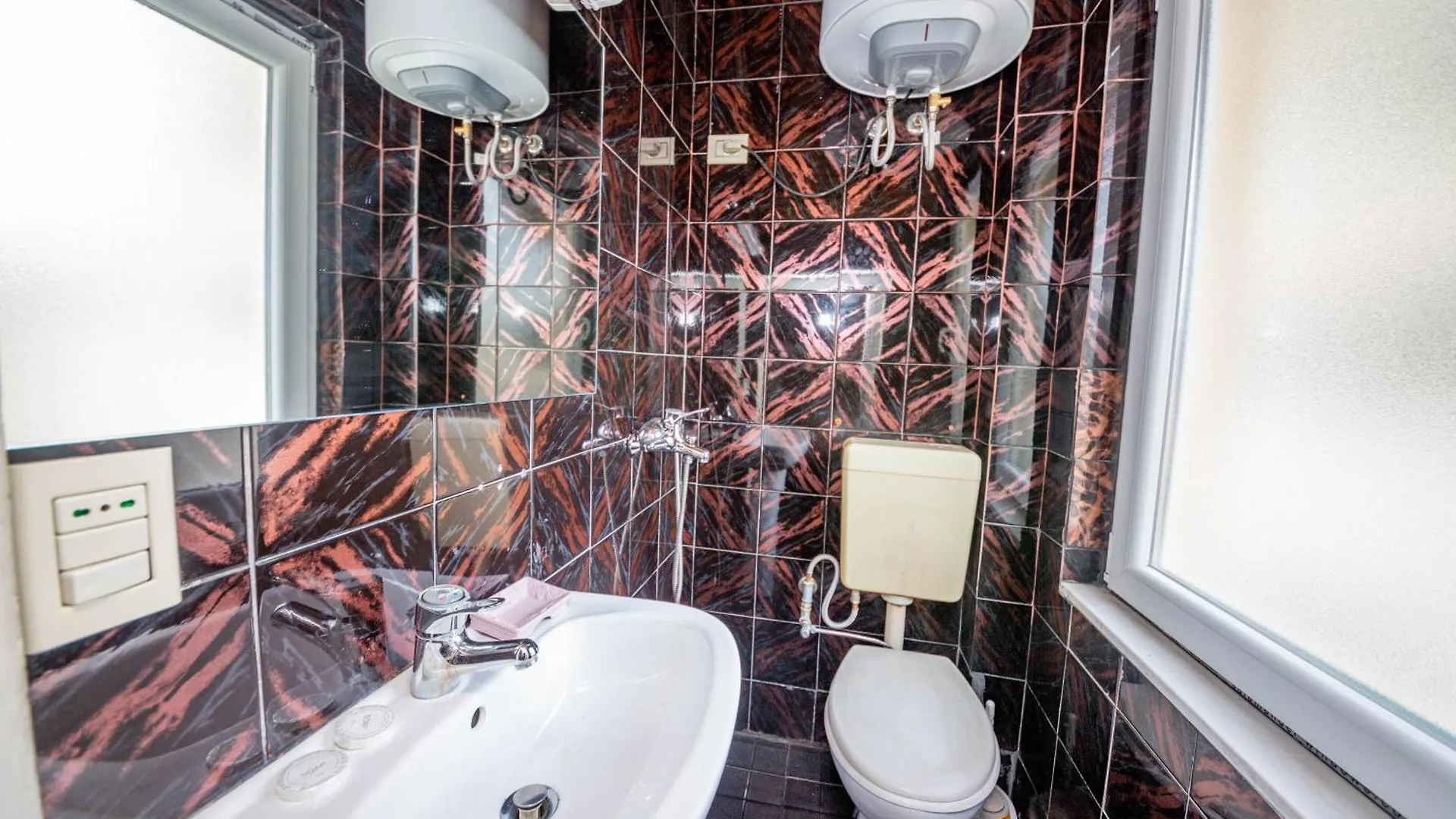 Hotel Pik Loti Tirana 3*,  Albanië